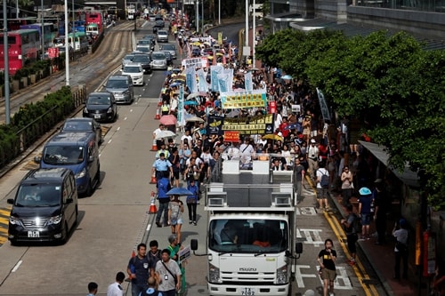 Supporters of bookseller Lam Wing-kee, who returned from mainland China after being detained, take part in a protest march in Hong Kong, China June 18, 2016. REUTERS/Bobby Yip