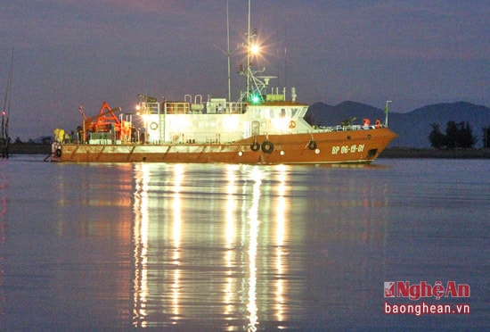 Chiếc tàu đưa Đại tá, phi công Trần Quang Khải vào bờ