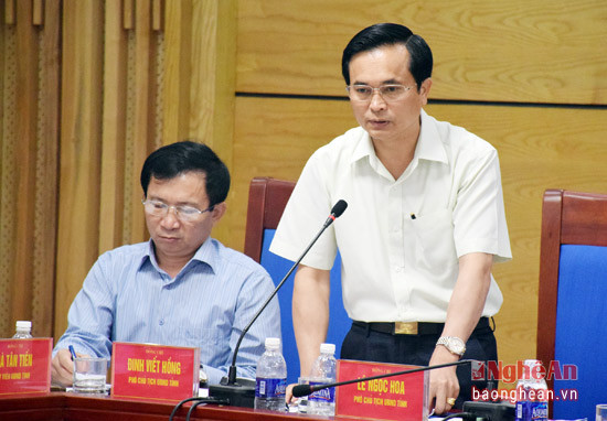 Đồng chí Lê Ngọc Hoa - phó Chủ tịch UBND tỉnh tham gia ý kiến về công tác giải phóng mặt bằng tại một số dự án lớn trên địa bàn huyện Nghi Lộc còn chậm.