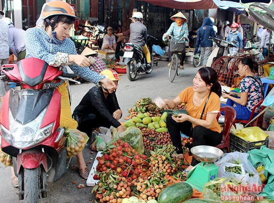 Các mặt hàng rau, quả giải nhiệt đắt hàng những ngày nắng nóng