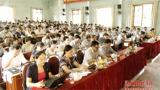 Các đại biểu tham gia hội nghị.