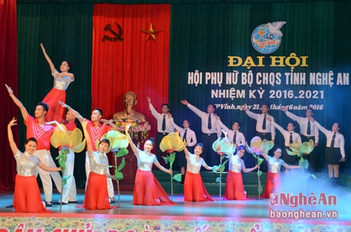 Chương trình văn nghệ chào mừng đại hội.