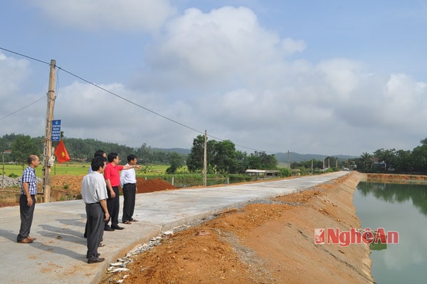 Thành viên Ban chỉ đạo tỉnh thẩm định NTM tại xã Nghĩa Long, Nghĩa Đàn