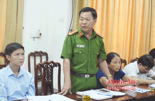 Đại diện lãnh đạo Công an huyện Nghi Lộc báo cáo công tác điều tra, trong đó khẳng địnhã làm rõ