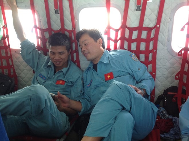 Con heo dat tiet kiem cua nguoi linh tren CASA-212 hinh anh 1