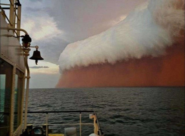 Một cơn bão bụi khủng khiếp ở Australia.