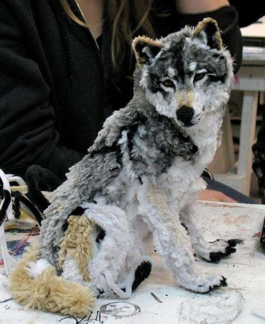 Ai đó đã tạo ra một con sói từ dụng cu lau rửa đường ống nước.