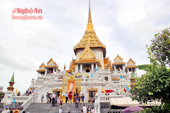 Chùa Vàng (trong chùa có tượng Phật bằng vàng) ở Trung tâm Bangkok luôn hút khách du lịch.