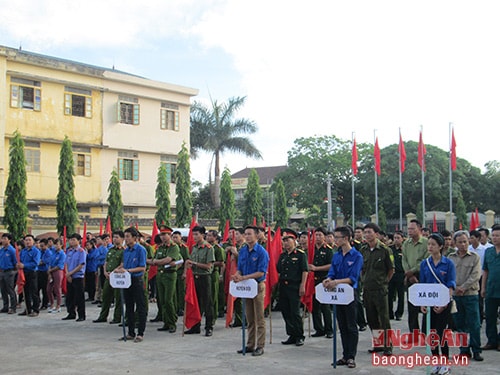 Hơn 500 cán bộ, chiến sỹ lực lượng vũ trang, đoàn viên thanh niên, đại diện lãnh đạo và các đoàn thể của 33 xã, thị trấn tham gia lễ phát động