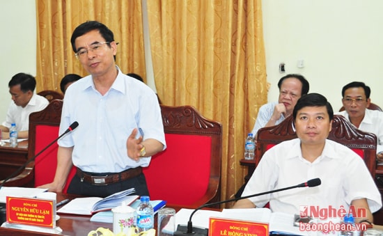 Đồng chí Nguyễn Hữu Lậm - Trưởng ban Tổ chức Tỉnh phát biểu tại phiên làm việc