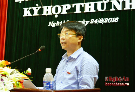Ông Nguyễn Tiến Dũng - Phó Bí thư Huyện ủy, Chủ tịch UBND huyện phát biểu nhận nhiệm vụ. 