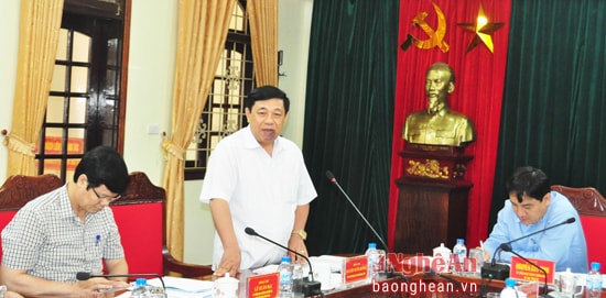 Đồng chí Nguyễn Xuân Đường - Phó Bí thư Tỉnh ủy, Chủ tịch UBND tỉnh đề nghị đẩy mạnh công tác tuyên truyền và tổ chức cho các vận động viên tiếp xúc cử tri vận động bầu cử đúng luật, bình đẳng.