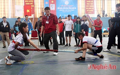 Môn đẩy gậy - là 1 trong 8 môn thi đấu tại Hội khỏe kỳ này