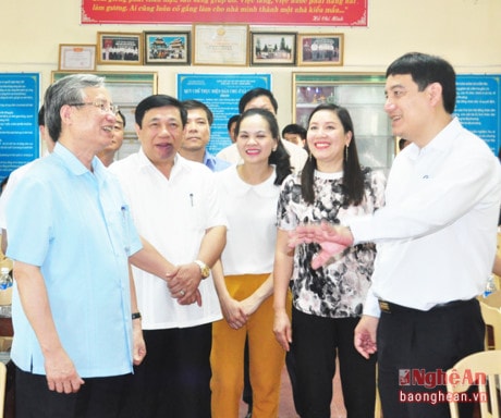 Đồng chí Nguyễn Đắc Vinh - Ủy viên Trung ương Đảng, Bí thư Tỉnh ủy chủ trì phiên làm việc