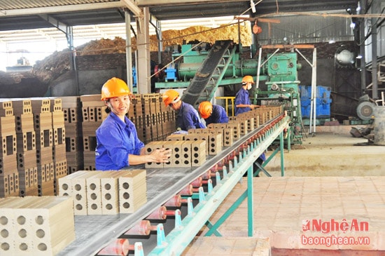 doanh nghiệp đã đóng góp quan trọng vào huy động nguồn lực xã hội, thúc đẩy tăng trưởng kinh tế, đảm bảo an sinh xã hội; tăng thu ngân sách của tỉnh trong những năm qua. 