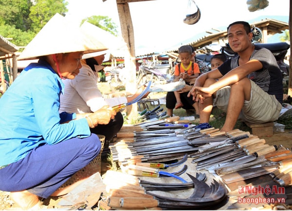 Các mặt hàng dụng cụ trong sinh hoạt và nông cụ 