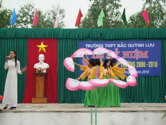Trường PTTH Bắc Quỳnh Lưu kỷ niệm 10 năm thành lập vào năm 2010.