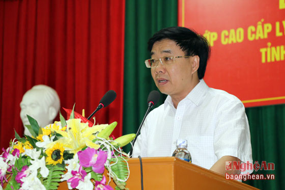 Đồng chí Nguyễn Văn Thông phát biểu tại lễ bế giảng
