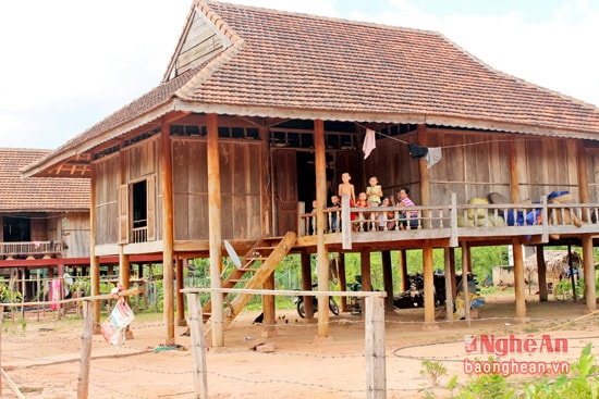 Cuộc sống của bà con bản tái định cư Cà Na, xã Thông Thụ, huyện Quế Phong.