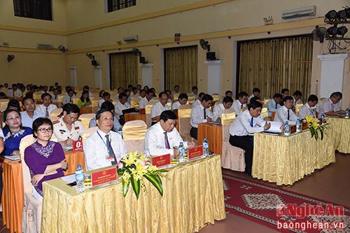 Các đại biểu tham dự kỳ họp.