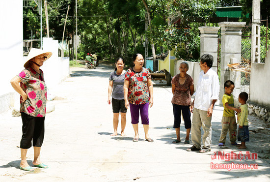 Những con đường bê tông được ông Thái vận động bà con trong thôn 9 thực hiện.