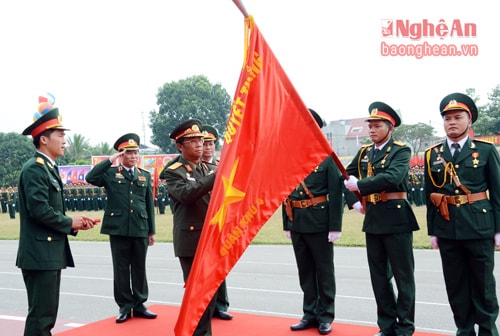 Nhà nước Lào trao tặng cho Quân, dân khu 4  Huân chương Tự do Hạng Nhất tại lễ kỷ niệm 70 năm ngày truyền thống LLVT Quân khu 4 (15/10/1945-15/10/2015).