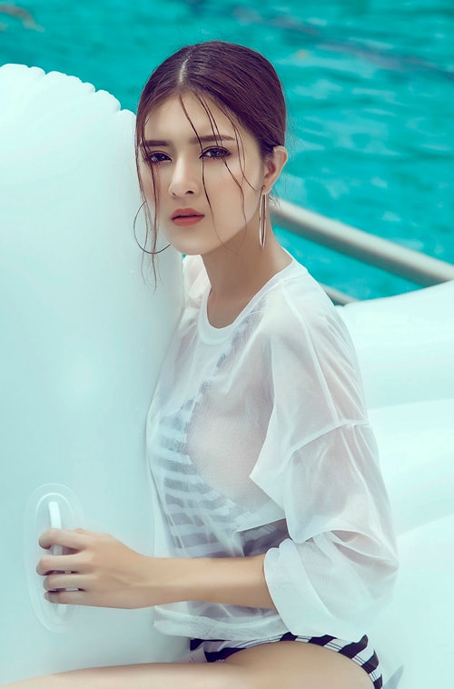 lilly-luta-khoe-dang-nuot-na-cung-ao-tam-sexy-6