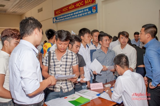 Doanh nghiệp đến tuyển dụng sinh viên tốt nghiệp