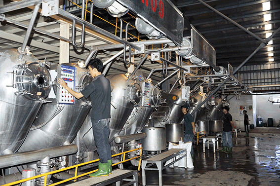 Một góc xưởng nhuộm của Công ty Mei Sheng Textiles Việt Nam. Sau gần 6 năm hoạt động, Công ty vẫn không lập báo cáo đánh giá tác động môi trường của xưởng nhuộm. Ảnh báo Bà rịa - Vũng tàu