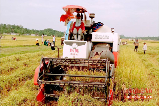 Đưa cơ giới hóa vào sản xuất nông nghiệp ở Nghi Văn (Nghi Lộc).
