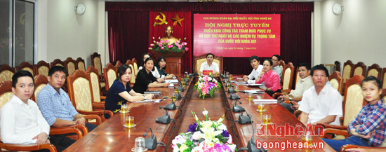 Cán bộ, công chức Văn phòng Đoàn đại biểu Quốc hội Nghệ An tham gia hội nghị trực tuyến