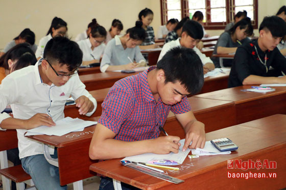 Học sinh Nghệ An làm bài thi môn Toán tại kỳ thi THPT quốc gia 2016.