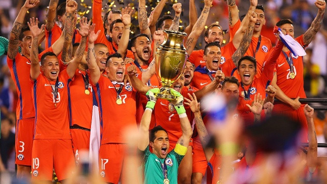 Đương kim vô địch Copa America - Chile đăng quang trên đất Mỹ sau loạt sút luân lưu đầy nghẹt thở với đội tuyển Argentina. Ảnh: Getty.