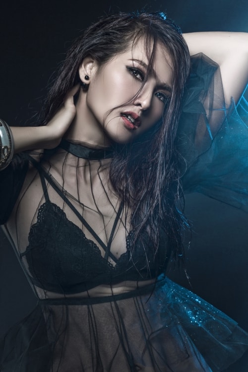 Anh Thư diện mốt nội y, khoe vẻ đẹp ma mị