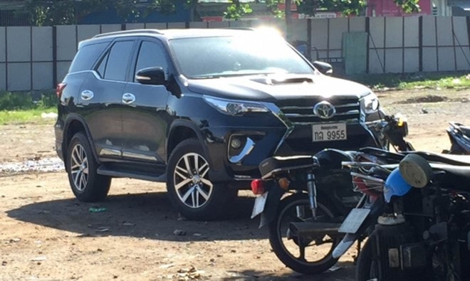 Toyota Fortuner 2016 dau tien tai VN xuat hien o bai dau xe hinh anh 1