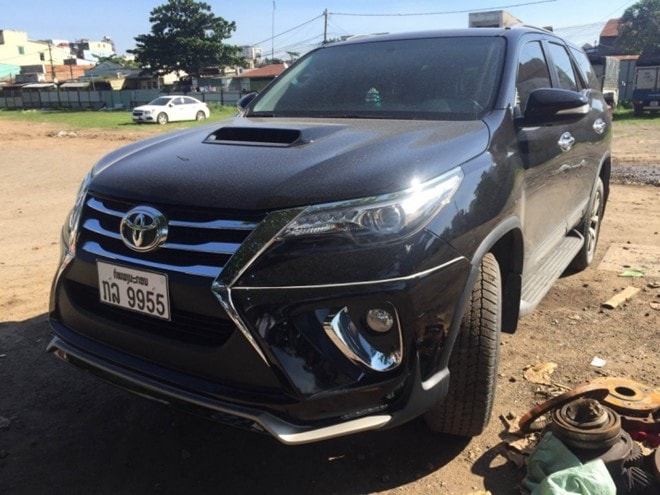 Toyota Fortuner 2016 dau tien tai VN xuat hien o bai dau xe hinh anh 2