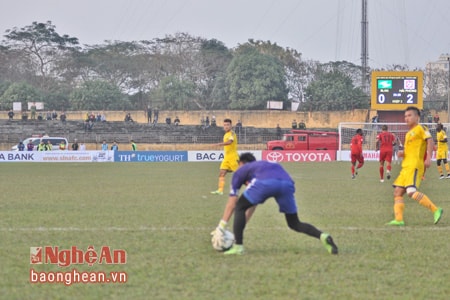 Mùa giải 2016, khán đài sân Vinh thưa thớt khán giả.