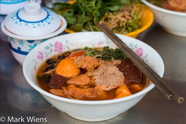Blogger Mỹ, món ngon, Sài Gòn, bánh xèo, bún riêu, bánh mỳ