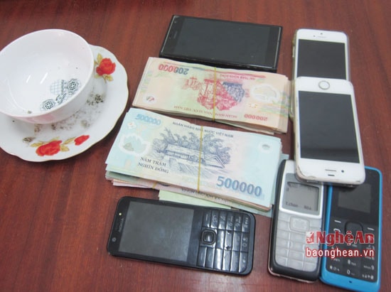 Tiền và hiện vật tại một vụ án