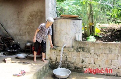 bể nước giếng khoan của người dân do nhà thầu hỗ trợ