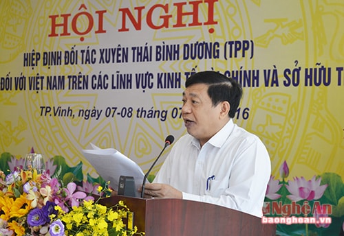 Đồng chí Nguyễn Xuân Đường- Phó  Bí thư Tỉnh ủy,  Chủ tịch  UBND tỉnh phát biểu chào mừng tại hội thảo.
