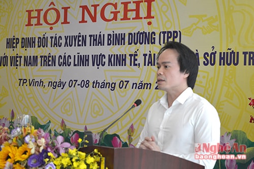 Đại diện Bộ Công thương tham luận về