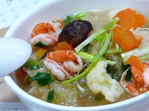  Canh tôm chân giò rất tốt cho nam giới thận hư liệt dương, sản phụ sau đẻ ít sữa.