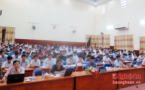 Toàn cảnh hội nghị.