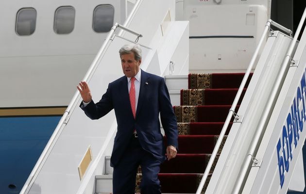 ​Ngoại trưởng Mỹ John Kerry tới sân bay quốc tế Kiev Boryspil, Ukraine ngày 7/7/2016. Ảnh: Reuters.