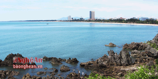 Cửa Lò nhìn từ đảo Lan Châu.