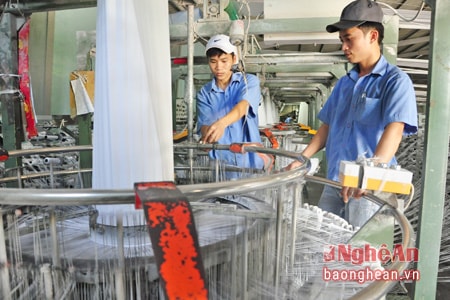 Dây chuyền sản xuất bao bì của Đảng bộ Công ty TNHH Một thành viên Tân Khánh An.