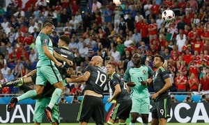 Những nạn nhân hứng chịu tuyệt kỹ đánh đầu của Ronaldo