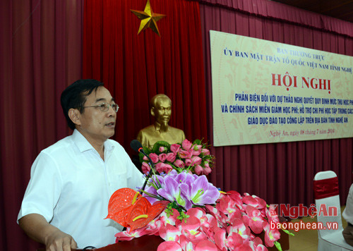 Đoồng chí Nguyễn Văn Huy - UVBCH Đảng bộ tỉnh, Chủ tịch UBMTTQ Việt Nam tỉnh Nghệ An khai mạc hội nghị.