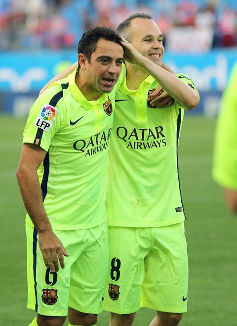 Xavi và người đồng đội thân thiết Iniesta.